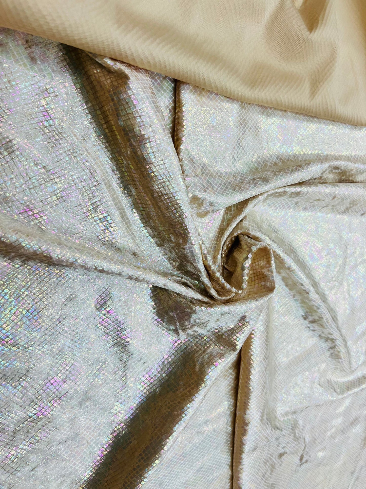 Dragon skin design metallic stretch velvet with ilusión foil nude color 4-way stretch 58/60” Sold by the YD. Ships Worldwide from Los CA