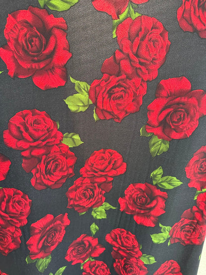 New Liverpool poly spandex red roses design 2-way stretch 58/60” Sold by the Yd. Ships worldwide from Los Ángeles California USA.