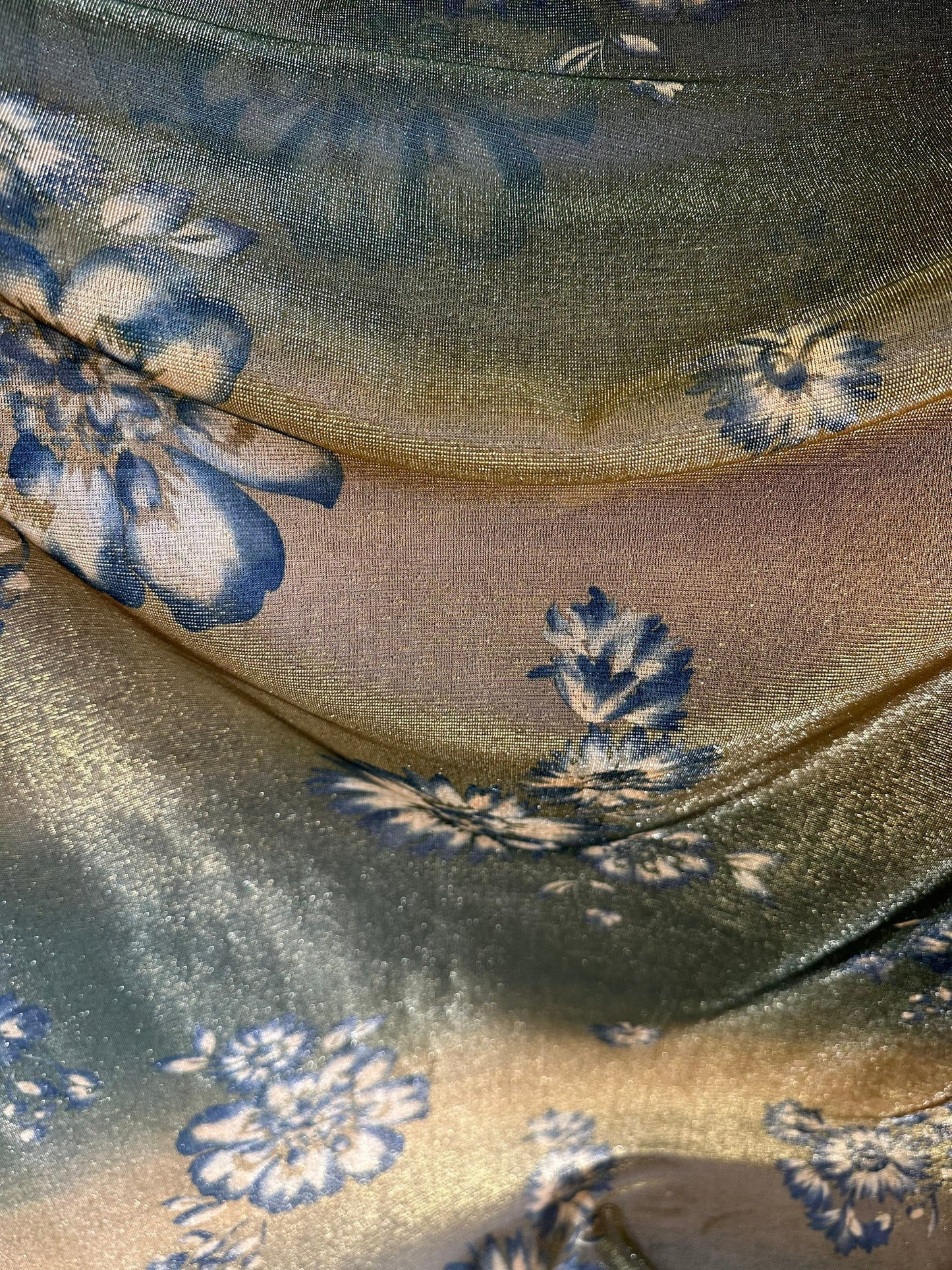 New Iridescent metallic mesh with flower design 2-way stretch 58/60”