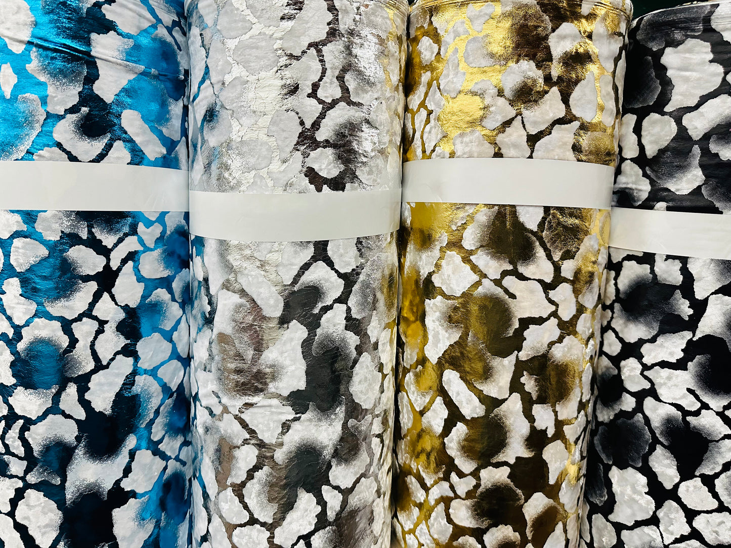Giraffe design Exotic animal print on stretch velvet with foil 4-way stretch 58/60”