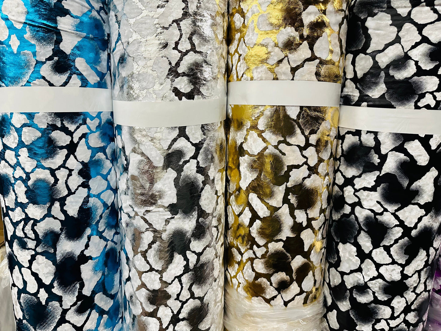 Giraffe design Exotic animal print on stretch velvet with foil 4-way stretch 58/60”