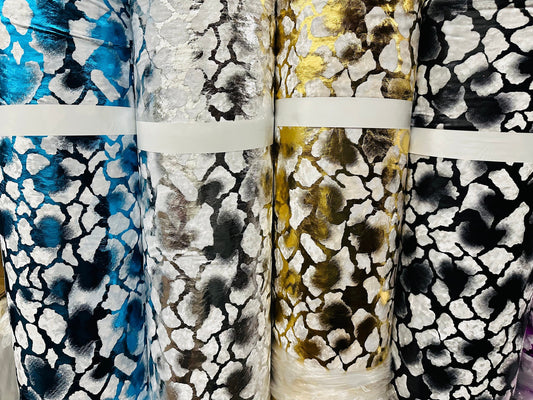 Giraffe design Exotic animal print on stretch velvet with foil 4-way stretch 58/60”