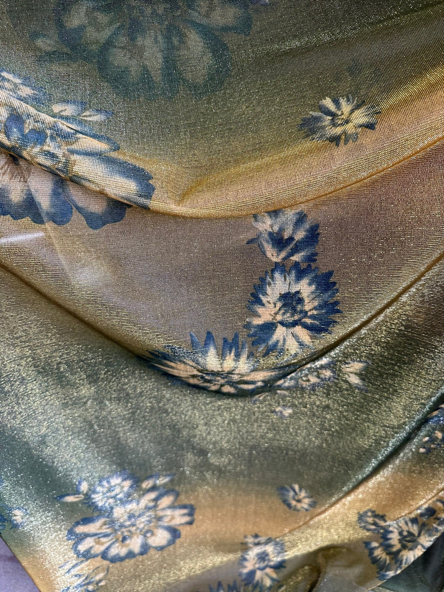 New Iridescent metallic mesh with flower design 2-way stretch 58/60”