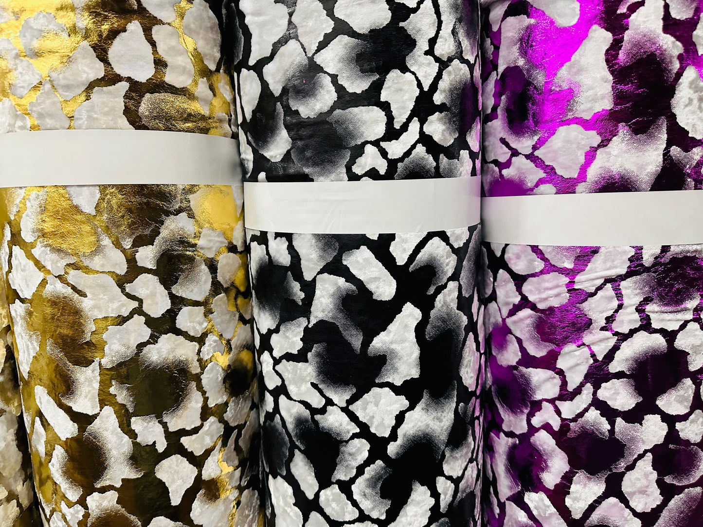 Giraffe design Exotic animal print on stretch velvet with foil 4-way stretch 58/60”