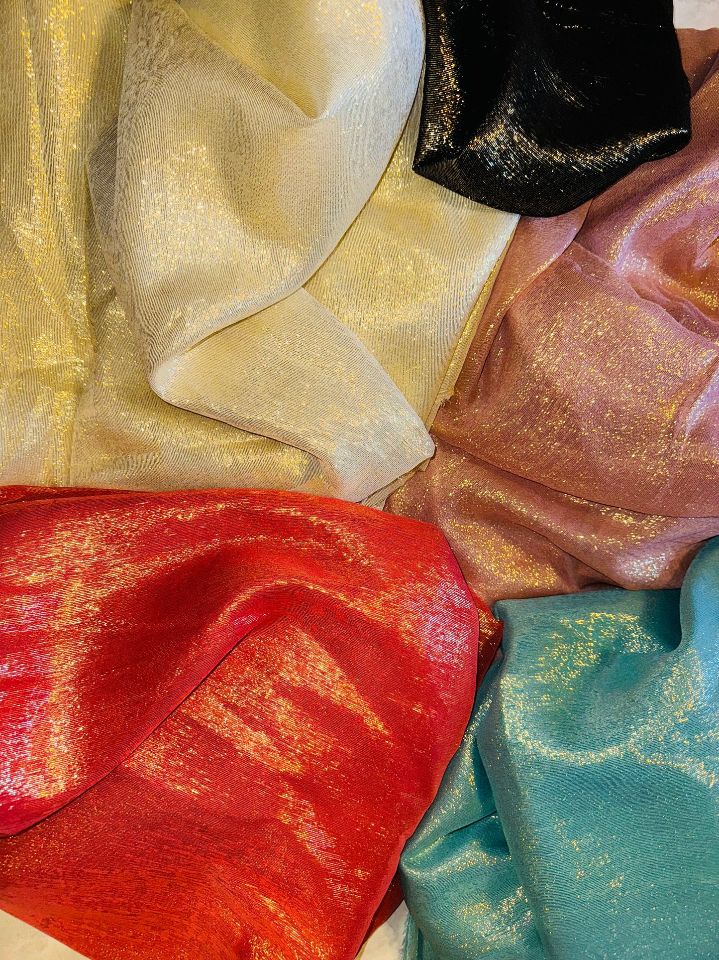 Silk metallic chiffon  Multi colors  2way Stretch 44/45" Sold by the YD. Ships worldwide from Los Ángeles California