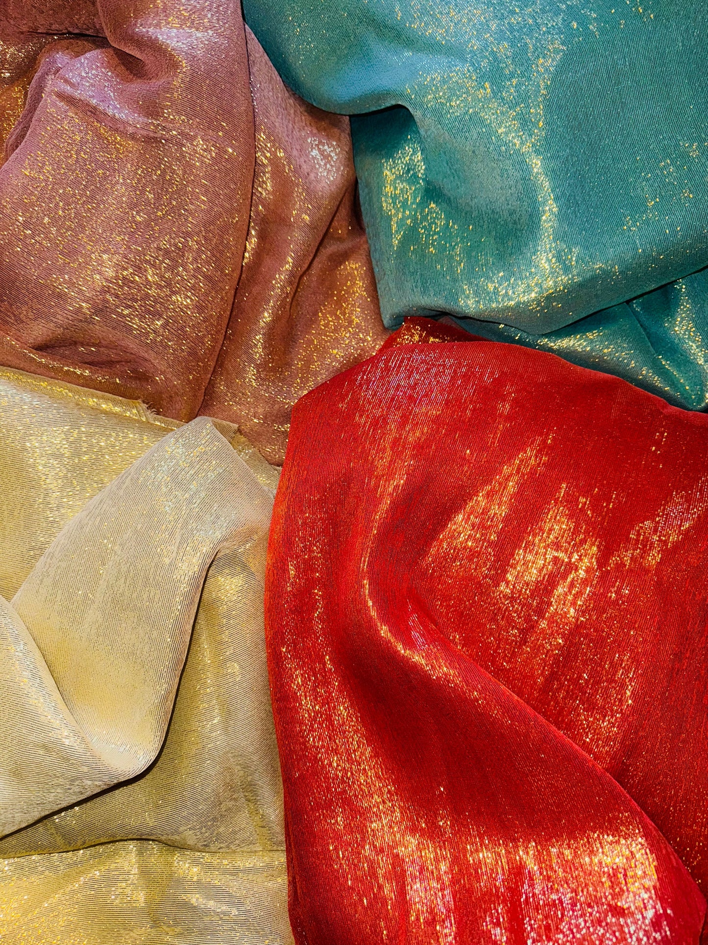 Silk metallic chiffon  Multi colors  2way Stretch 44/45" Sold by the YD. Ships worldwide from Los Ángeles California