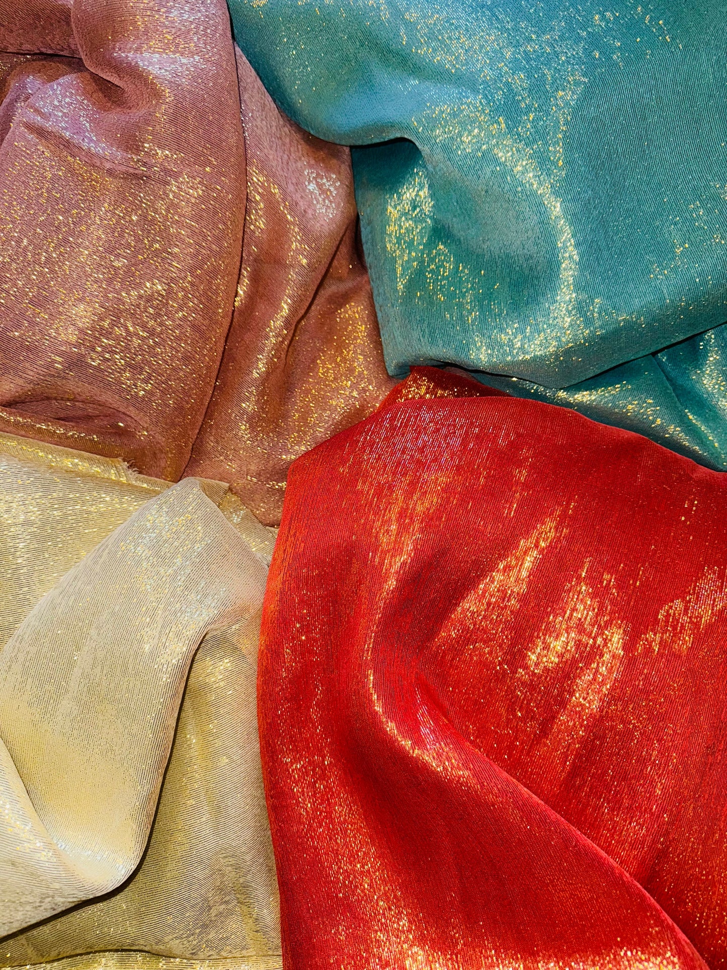 Silk metallic chiffon  Multi colors  2way Stretch 44/45" Sold by the YD. Ships worldwide from Los Ángeles California