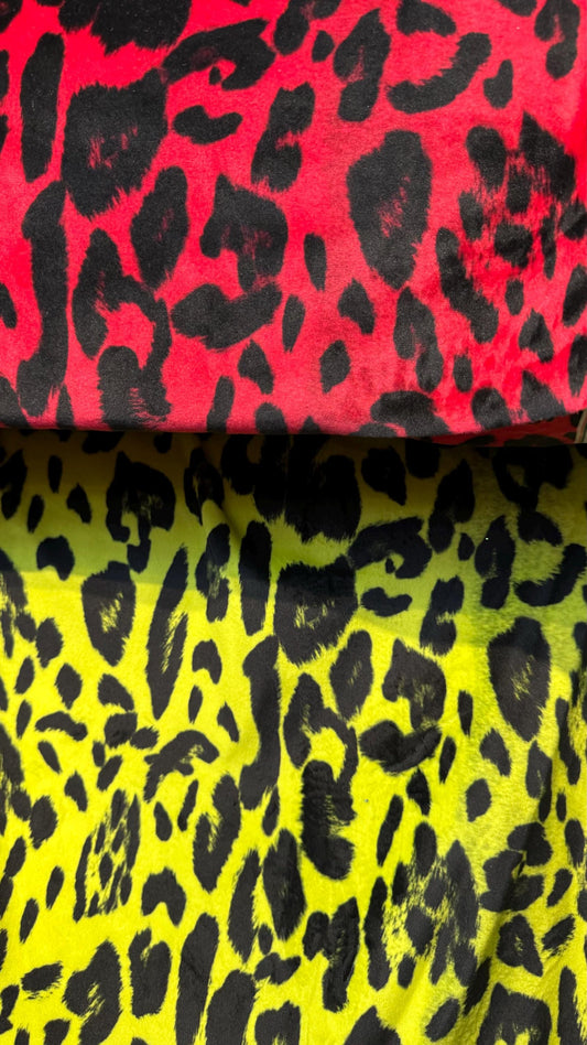 Leopard design print on good quality of stretch velvet 4way 58/60" Sold by the YD. Ships worldwide from Los Angeles California USA.