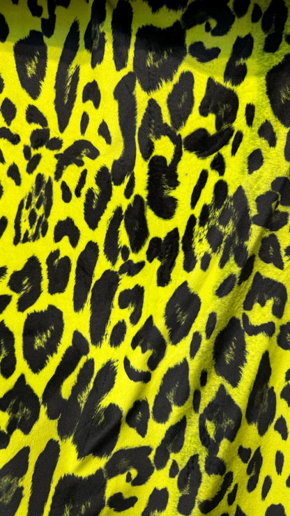 Leopard design print on good quality of stretch velvet 4way 58/60" Sold by the YD. Ships worldwide from Los Angeles California USA.