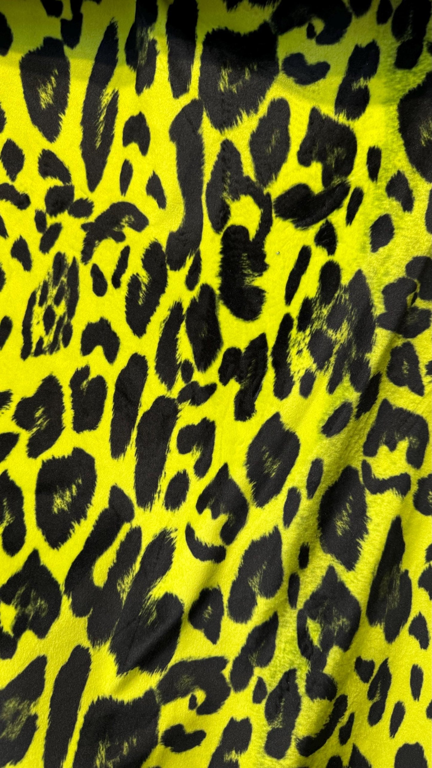 Leopard design print on good quality of stretch velvet 4way 58/60" Sold by the YD. Ships worldwide from Los Angeles California USA.