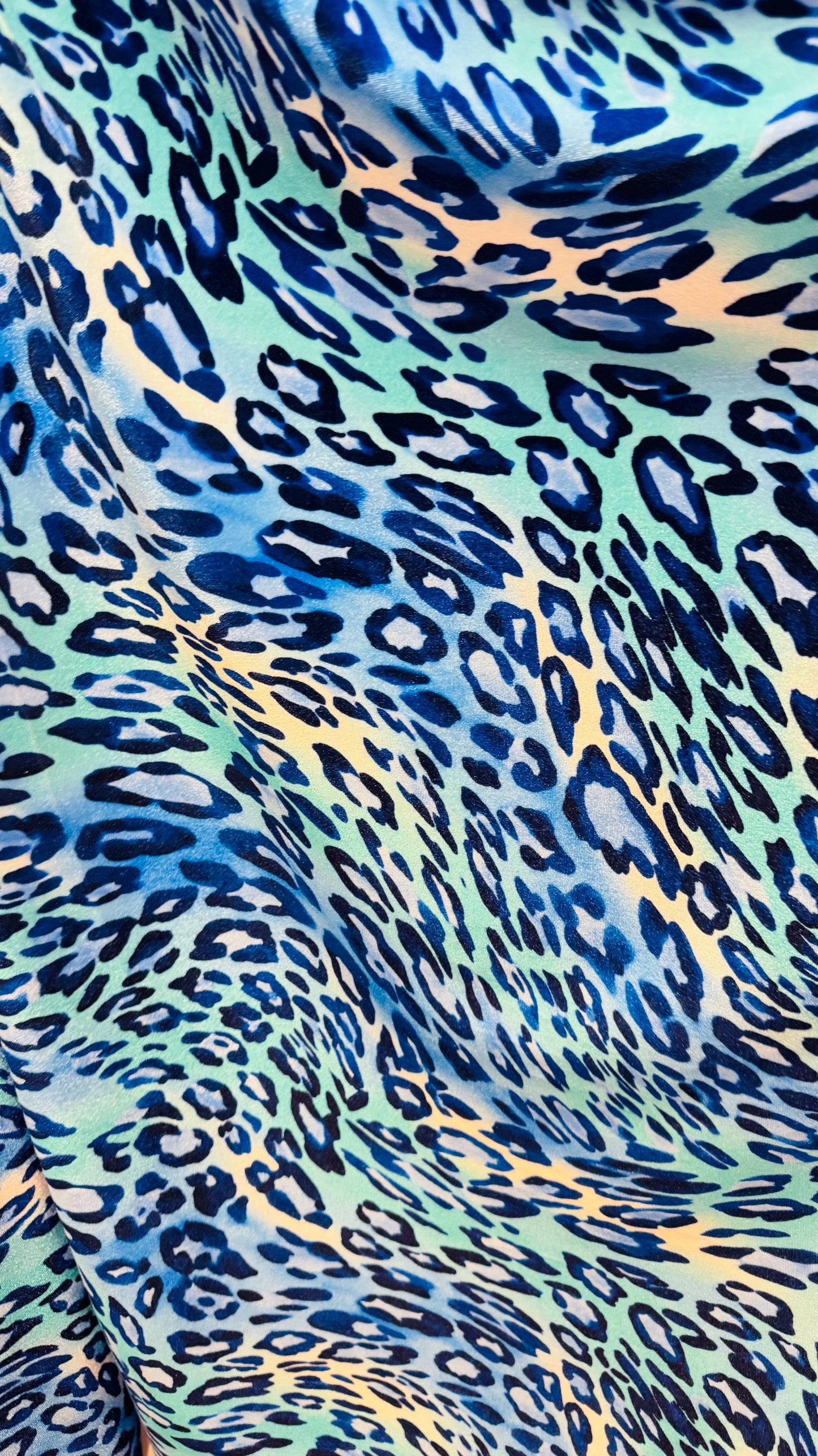 New Wild Leopard design on heavy stretch velvet 4-way stretch 58/60" Sold by the YD. Ships worldwide from Los Ángeles California USA