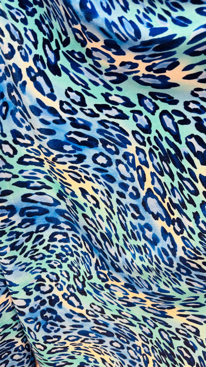 New Wild Leopard design on heavy stretch velvet 4-way stretch 58/60" Sold by the YD. Ships worldwide from Los Ángeles California USA