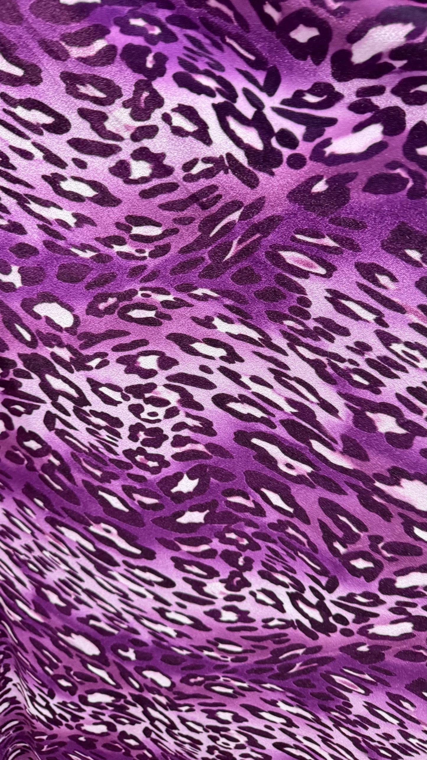 New Wild Leopard design on heavy stretch velvet 4-way stretch 58/60" Sold by the YD. Ships worldwide from Los Ángeles California USA