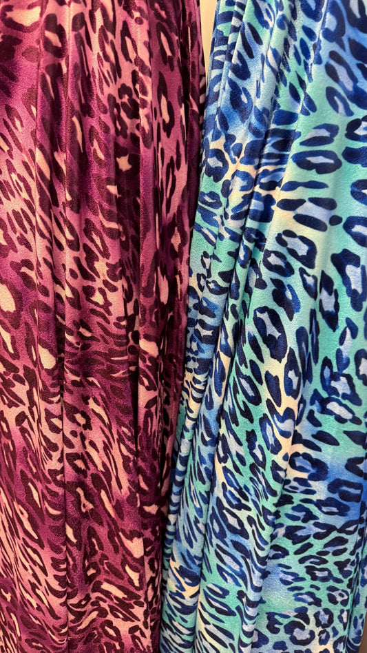 New Wild Leopard design on heavy stretch velvet 4-way stretch 58/60" Sold by the YD. Ships worldwide from Los Ángeles California USA