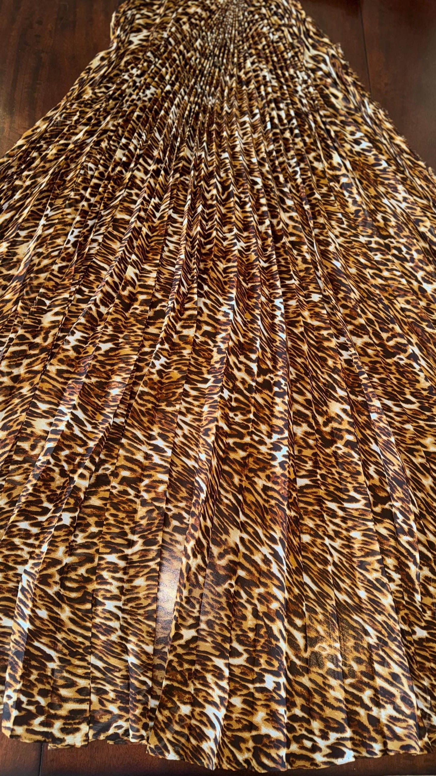 Sunburst pleated Silky Chiffon Leopard Design non stretch 190” length by 60” width Sold by the PC. Ships worldwide from Los Angeles CA