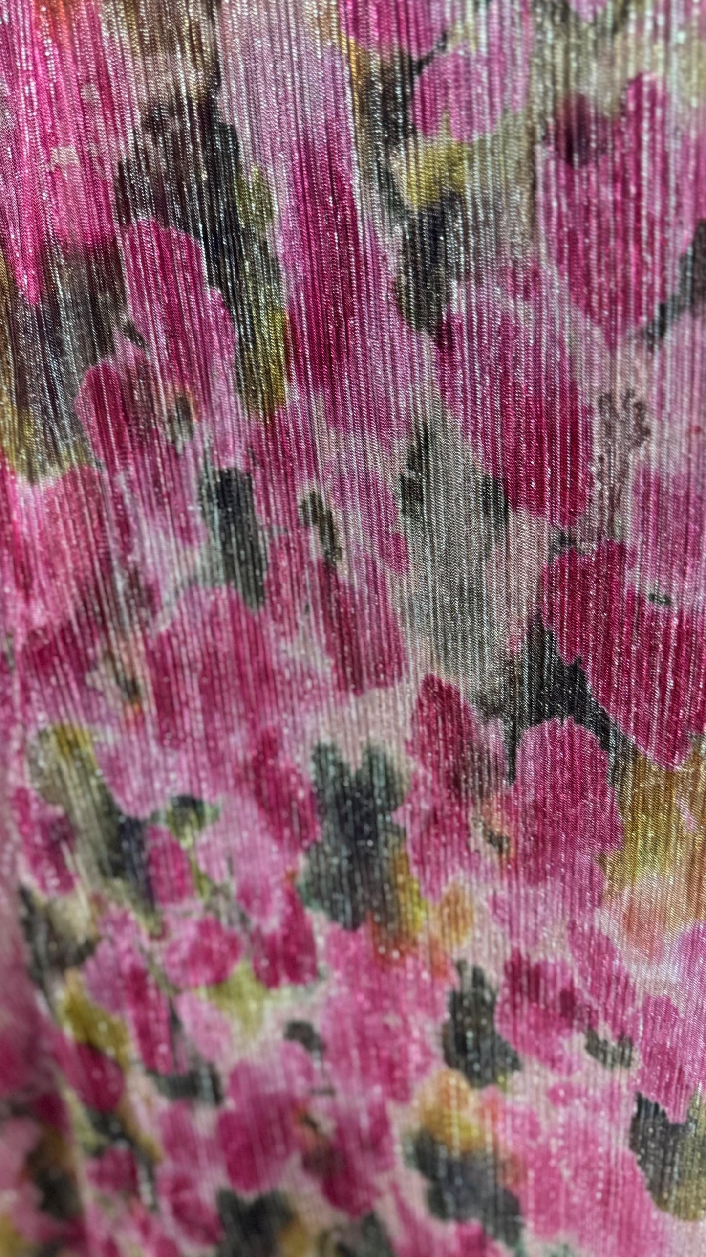 New Flower Abstract Design Pleated metallic stretch mesh 4way stretch 58/60" Sold by the YD. Ships worldwide from Los Angeles California