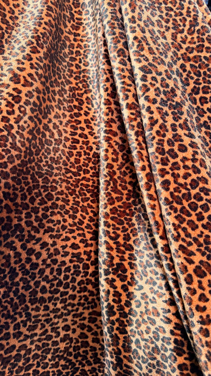 Cheetah Exotic design print on heavy velvet 4way stretch 58/60" Sold by the YD. Ships worldwide from Los Ángeles California USA.
