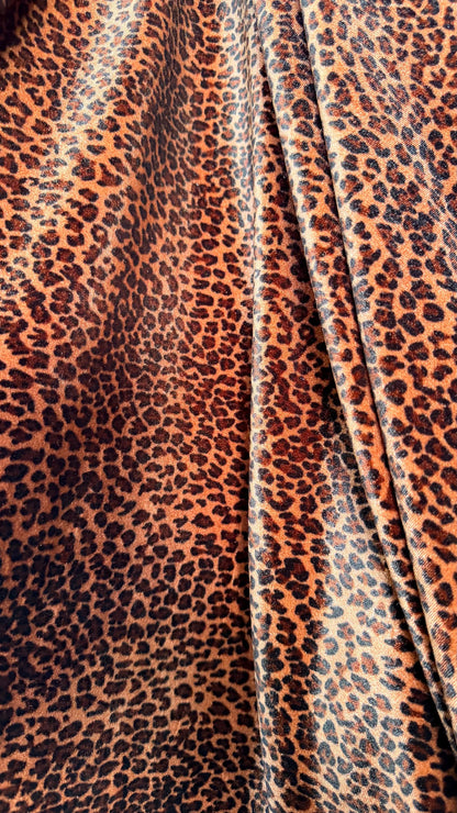 Cheetah Exotic design print on heavy velvet 4way stretch 58/60" Sold by the YD. Ships worldwide from Los Ángeles California USA.