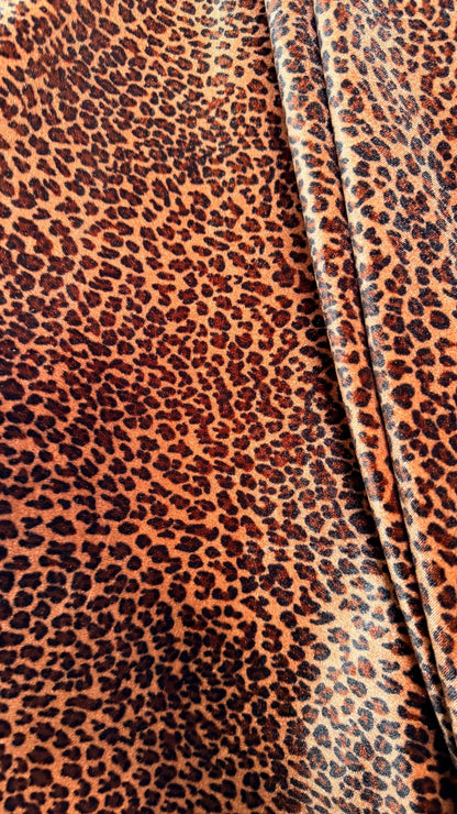 Cheetah Exotic design print on heavy velvet 4way stretch 58/60" Sold by the YD. Ships worldwide from Los Ángeles California USA.