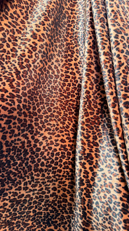 Cheetah Exotic design print on heavy velvet 4way stretch 58/60" Sold by the YD. Ships worldwide from Los Ángeles California USA.
