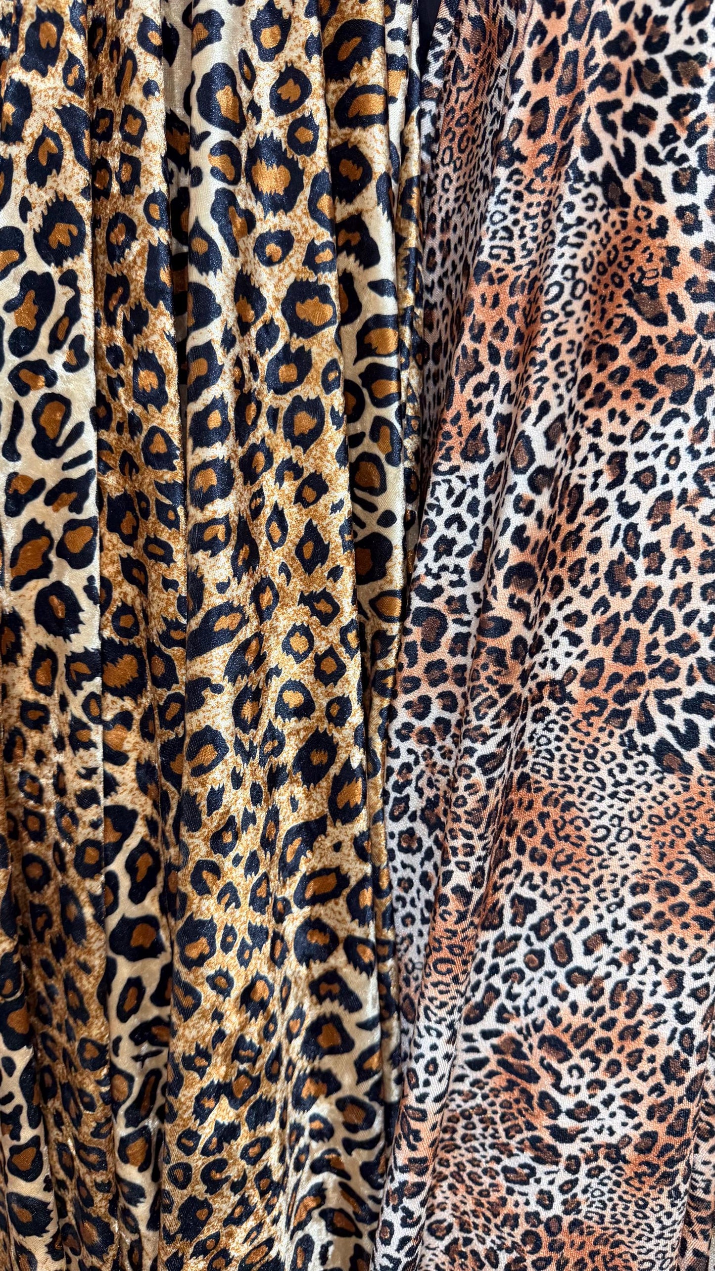 New Exotic Natural Animal prints on heavy stretch velvet 4way stretch 58/60" Sold by the YD. Ships worldwide from Los Ángeles California USA