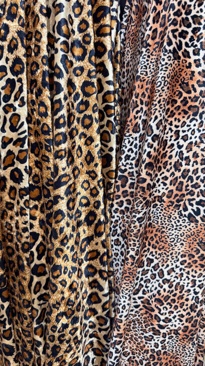 New Exotic Natural Animal prints on heavy stretch velvet 4way stretch 58/60" Sold by the YD. Ships worldwide from Los Ángeles California USA