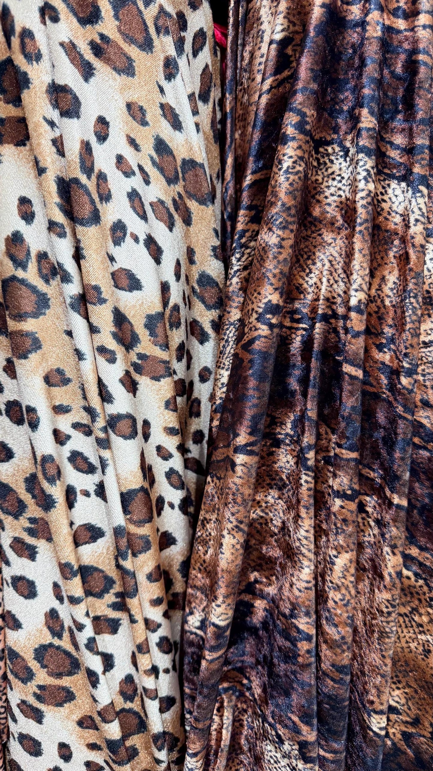 New Exotic Natural Animal prints on heavy stretch velvet 4way stretch 58/60" Sold by the YD. Ships worldwide from Los Ángeles California USA