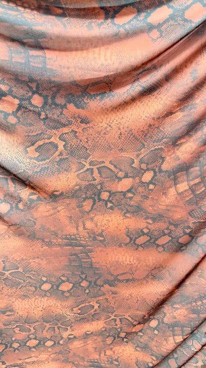 New Exotic snake design Rust/Black 4-way Stretch 58/60” Sold by the YD. Ships worldwide from Los Ángeles California USA