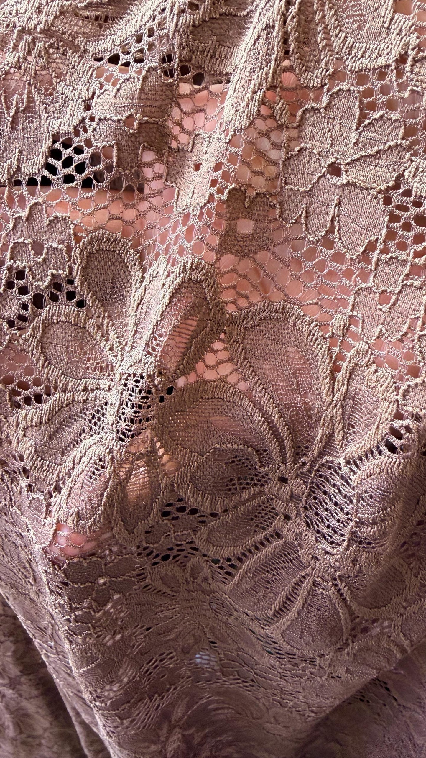 New Victoria Mauve  Stretch lace design best quality of stretch lace 55/57” Sold by the YD. Ships Worldwide from Los Ángeles California USA