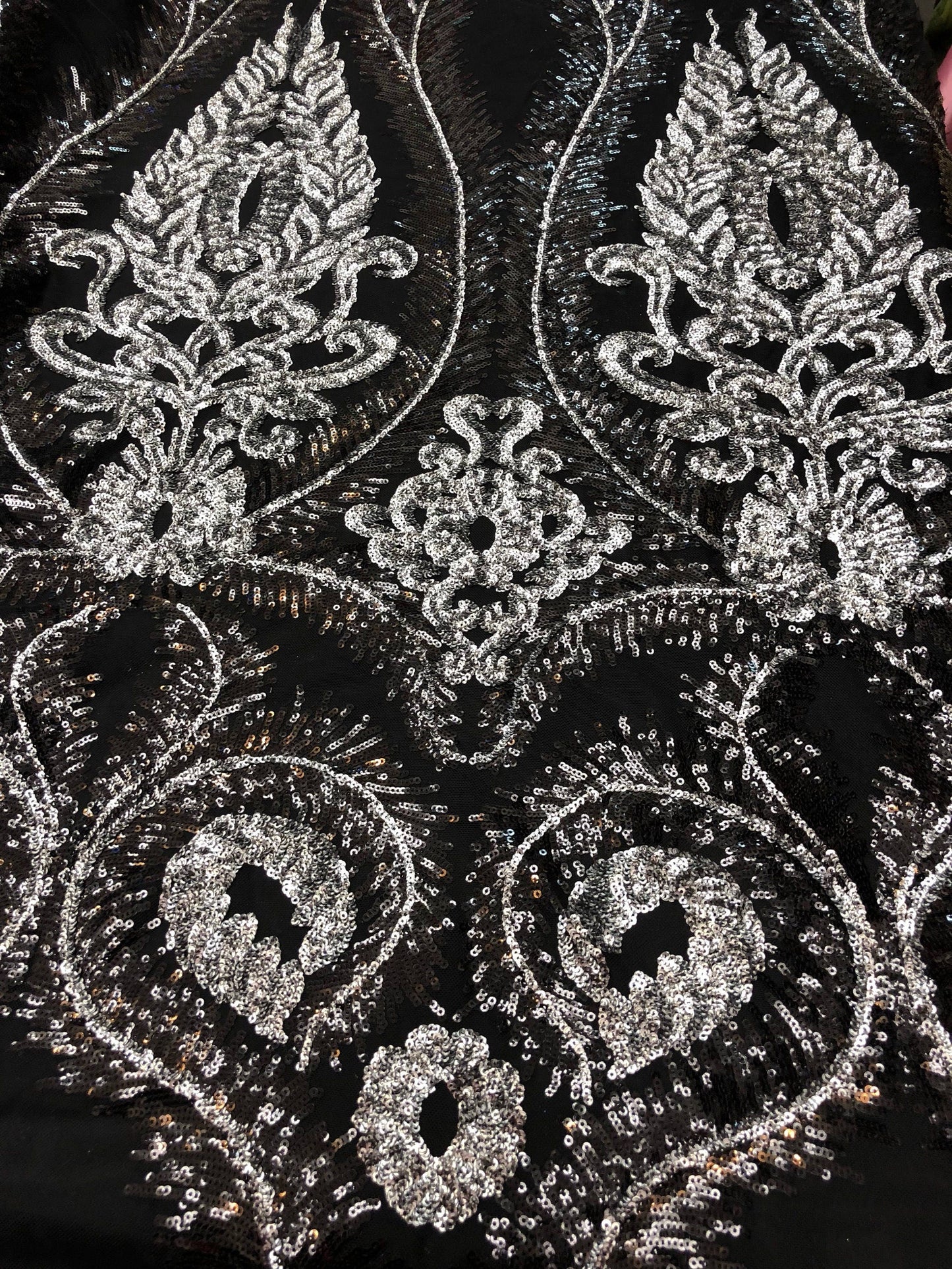 New damask design two tone sequins Victoria design on stretch mesh 2way 58/60" Sold by the YD. Ships worldwide from Los Ángeles CA