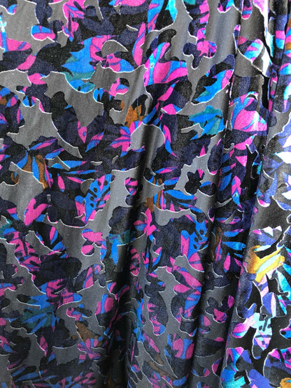 New burnout velvet modern print 4way Stretch 58/60" Sold by the YD. Ships worldwide from Los Angeles California USA.