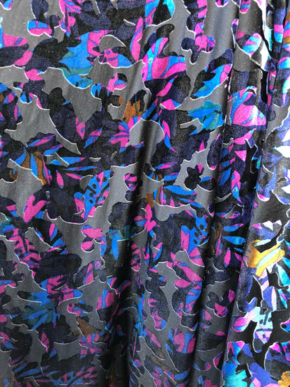 New burnout velvet modern print 4way Stretch 58/60" Sold by the YD. Ships worldwide from Los Angeles California USA.