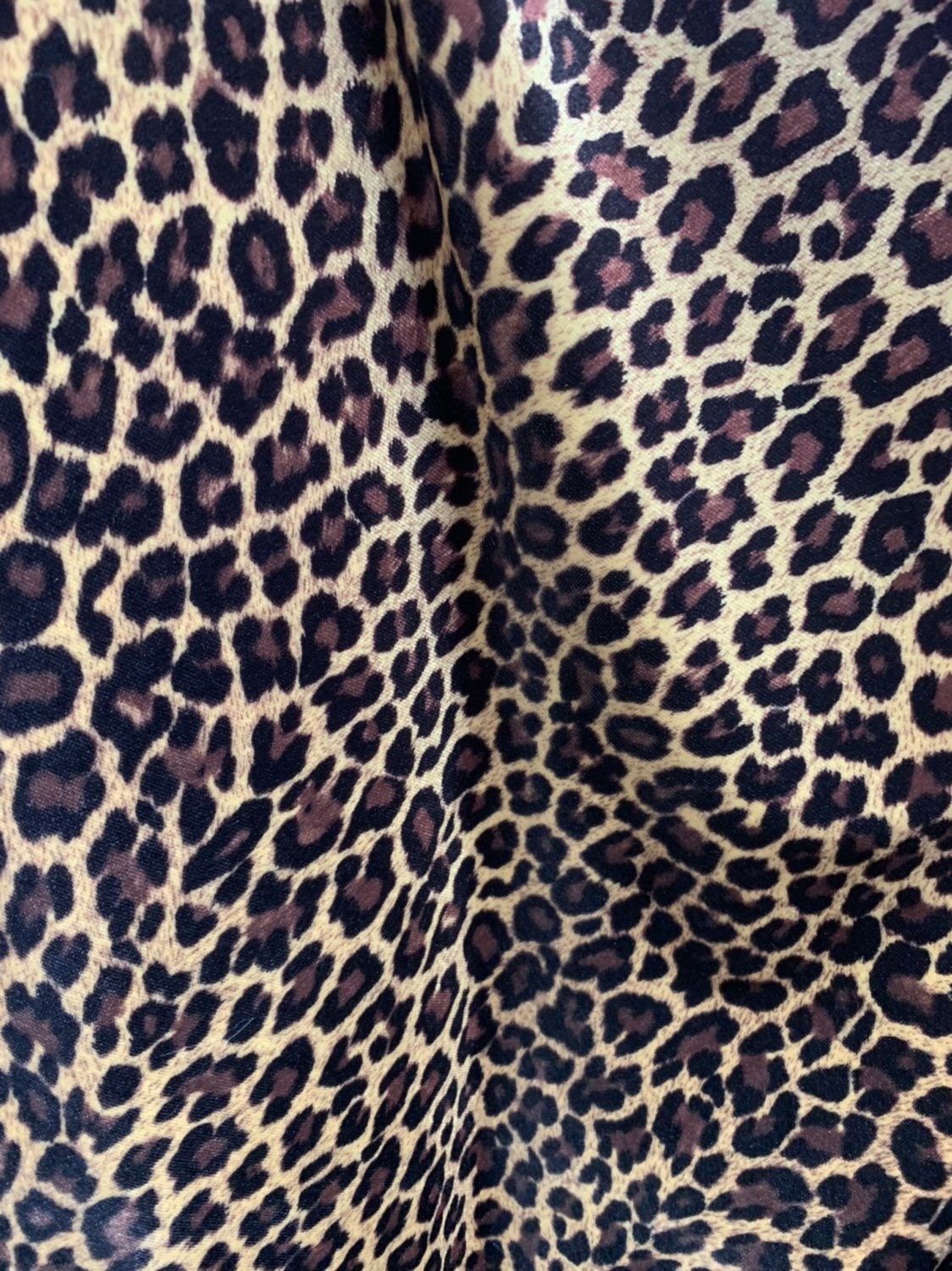 Cheetah design print on heavy velvet 4way stretch 58/60" Sold by the YD. Ships worldwide from Los Ángeles California USA.