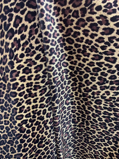 Cheetah design print on heavy velvet 4way stretch 58/60" Sold by the YD. Ships worldwide from Los Ángeles California USA.