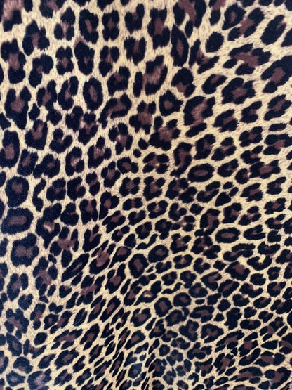 Cheetah design print on heavy velvet 4way stretch 58/60" Sold by the YD. Ships worldwide from Los Ángeles California USA.