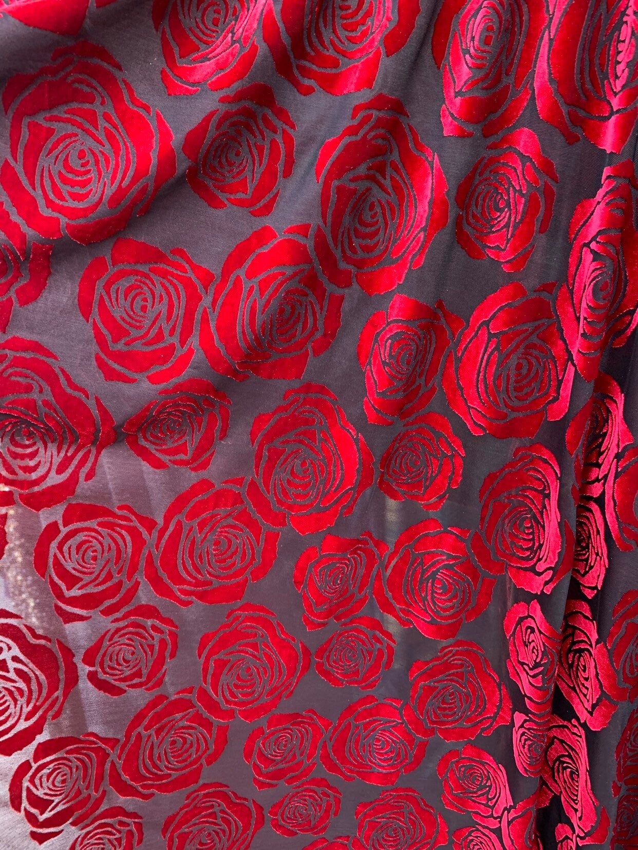 New rose design burnout velvet 4way stretch black/red 58/60" Sold by the YD. Ships worldwide from Los Angeles California USA.