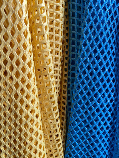 Metallic diamond mesh medium size nylon mesh 4-way stretch 58/60” Sold by the YD. Ships worldwide from Los Angeles California USA.