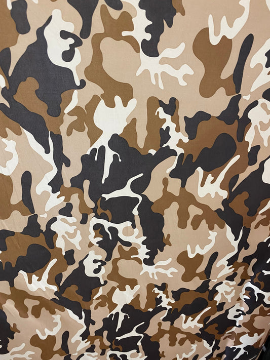 New camouflage design print on poly spandex 4-way stretch medium weight 58/60” Sold by the YD. Ships worldwide from Los Ángeles California.