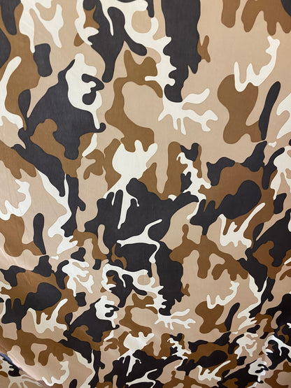 New camouflage design print on poly spandex 4-way stretch medium weight 58/60” Sold by the YD. Ships worldwide from Los Ángeles California.