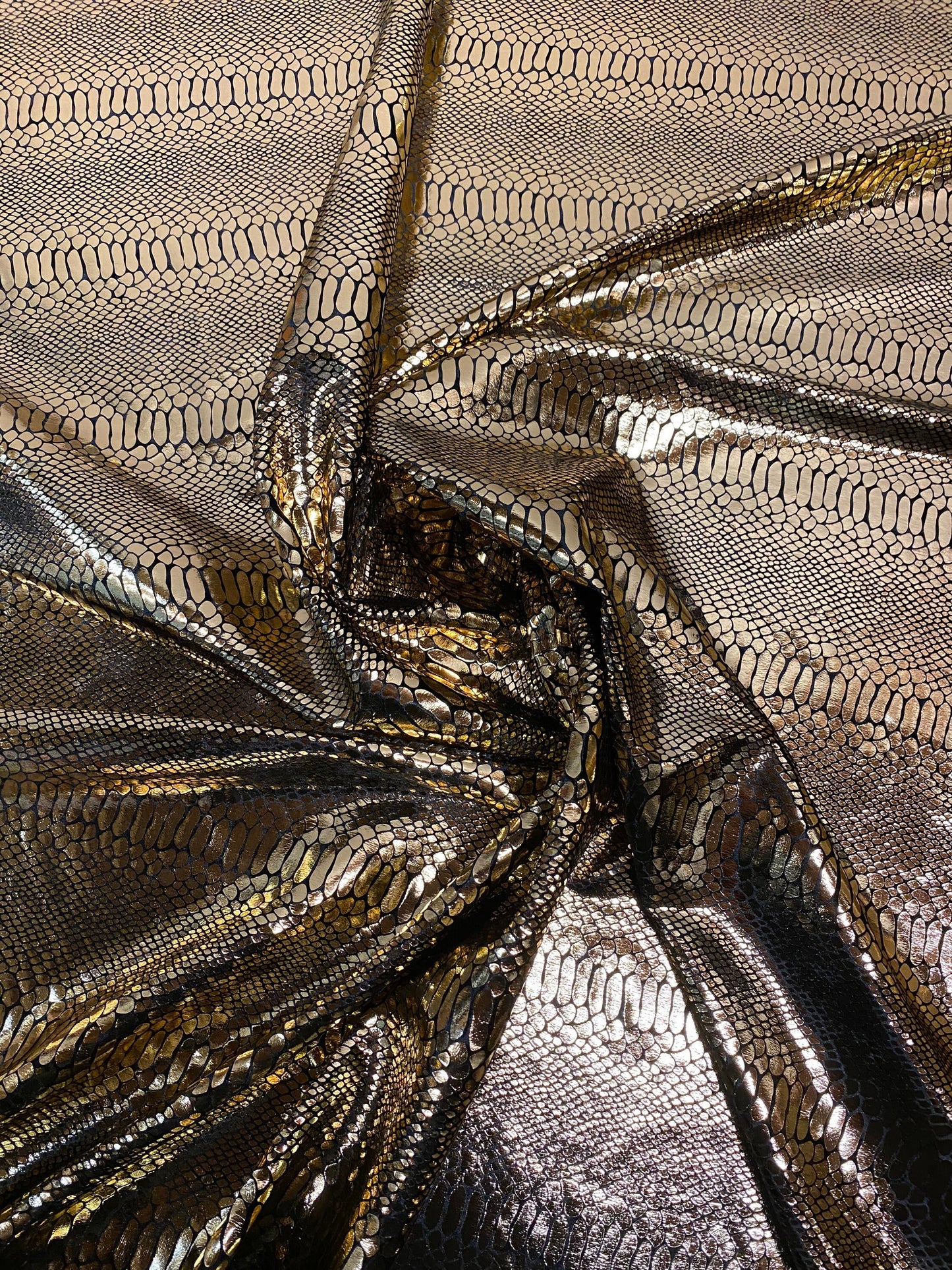 Anaconda foil velvet great quality 420 Gsm 4-way stretch 58/60” Sold by the YD. Ships worldwide from Los Angeles California USA.