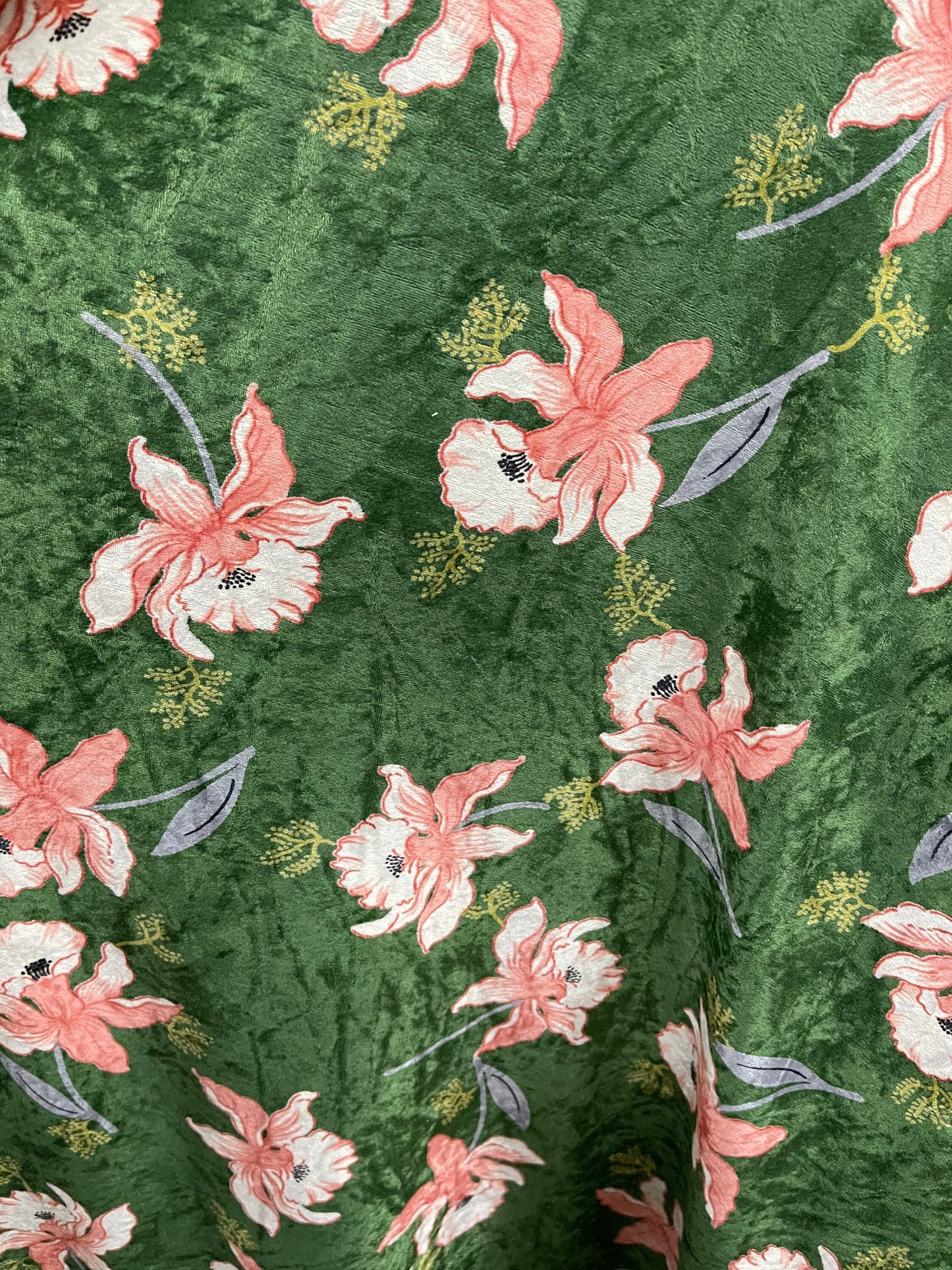 New flower design print on stretch velvet velour 4-way stretch 58/60” Sold by the YD. Ships Worldwide from Los Angeles California USA.