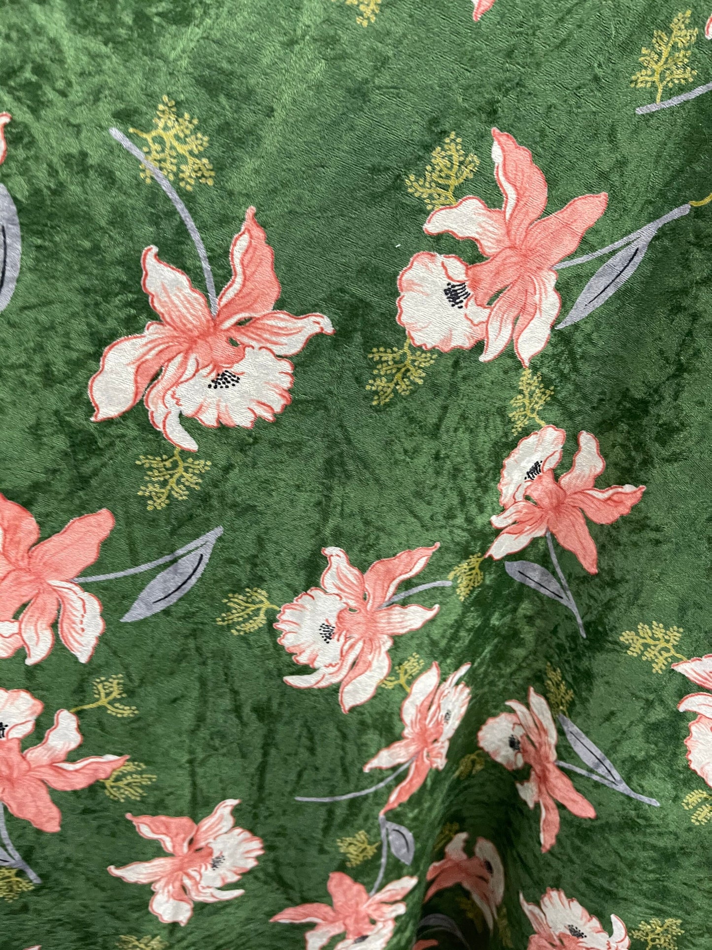 New flower design print on stretch velvet velour 4-way stretch 58/60” Sold by the YD. Ships Worldwide from Los Angeles California USA.