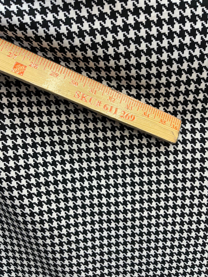 New Houndstooth design print on poly spandex 2-way stretch 60/62” Sold by the YD. Ships Worldwide from Los Angeles California USA.