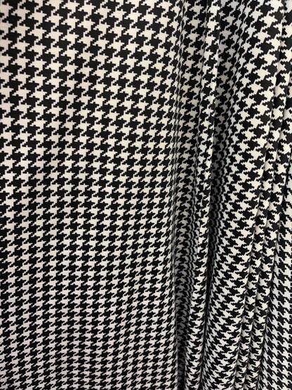 New Houndstooth design print on poly spandex 2-way stretch 60/62” Sold by the YD. Ships Worldwide from Los Angeles California USA.