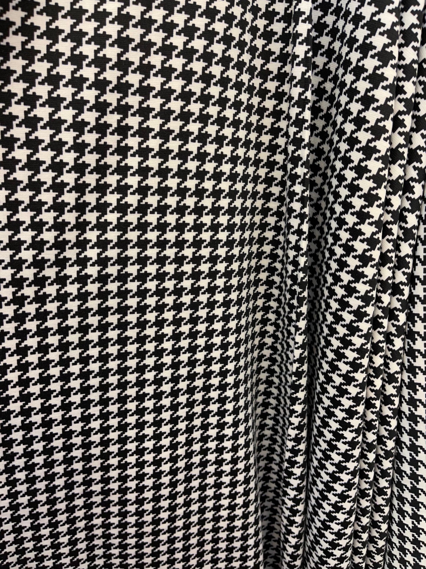 New Houndstooth design print on poly spandex 2-way stretch 60/62” Sold by the YD. Ships Worldwide from Los Angeles California USA.