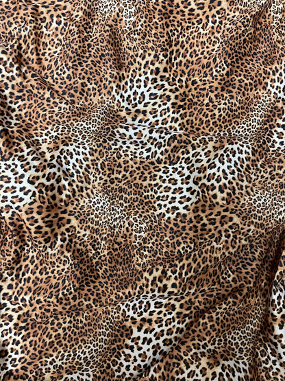 Exotic cheetah design print on poly spandex 4-way stretch 58/60” Sold by the YD. Ships Worldwide from Los Ángeles California USA.