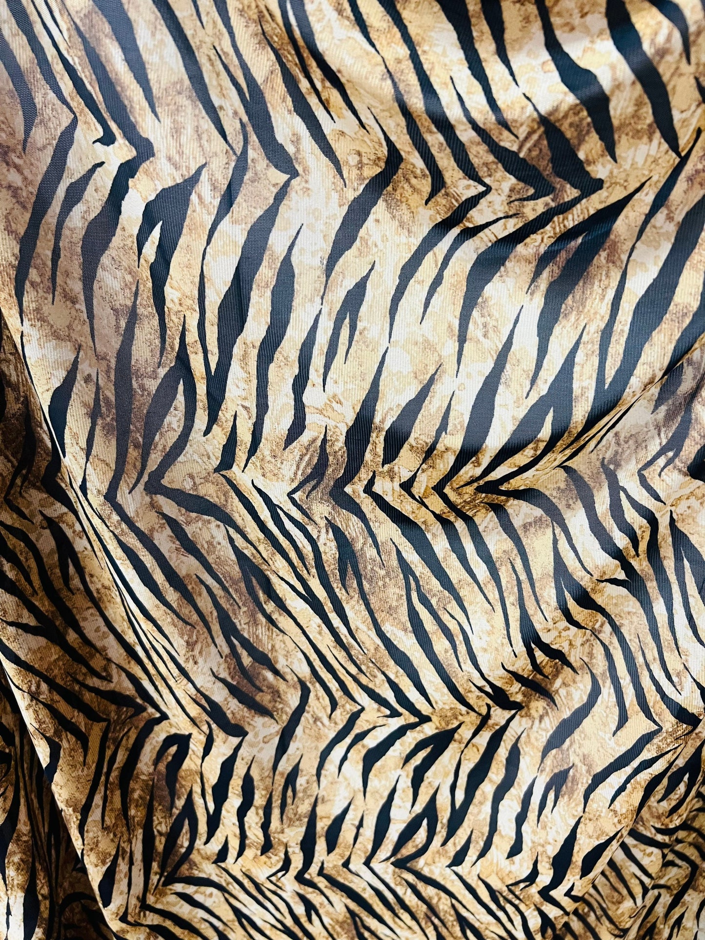 Exotic animal print on great quality of power mesh 4-way stretch 58/60” Sold by the YD. Ships Worldwide from Los Angeles California USA.