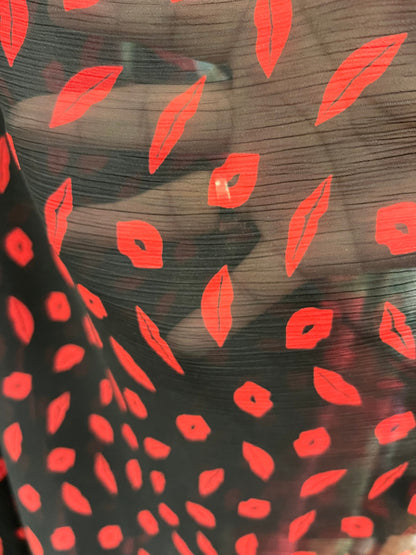 Lips design print on poly chiffon black/red non stretch 58/60” Sold by the YD. Ships Worldwide from Los Ángeles California USA