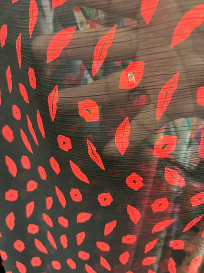 Lips design print on poly chiffon black/red non stretch 58/60” Sold by the YD. Ships Worldwide from Los Ángeles California USA