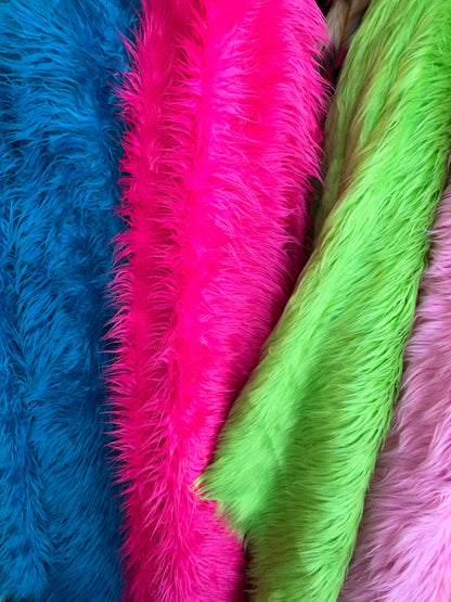 Luxury Faux Fur Shaggy design high quality Sold by the YD and 1/2 yd Ships worldwide from Los Angeles California USA Content: